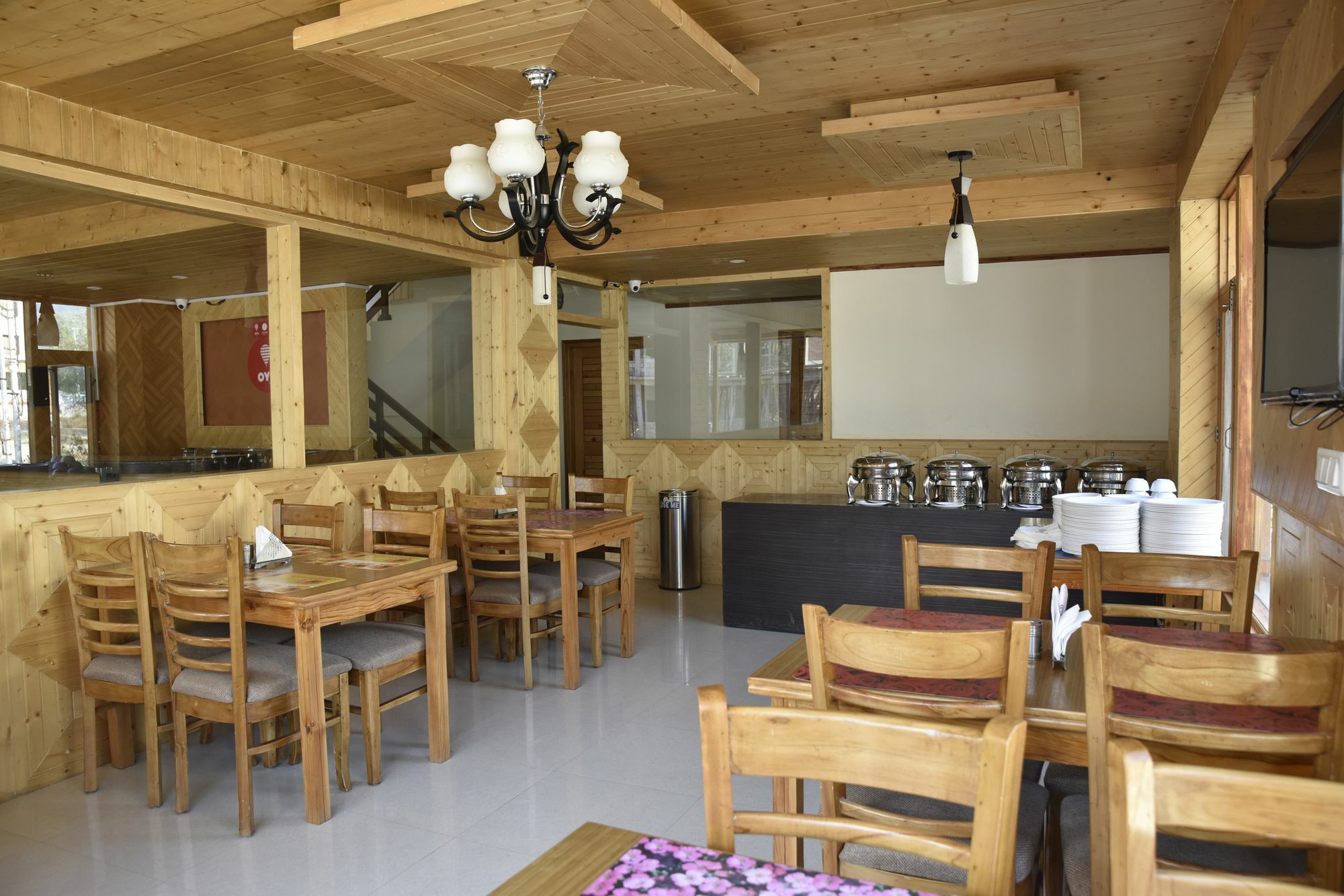 Oyo 10255 Hotel Red Apple Manāli Eksteriør billede